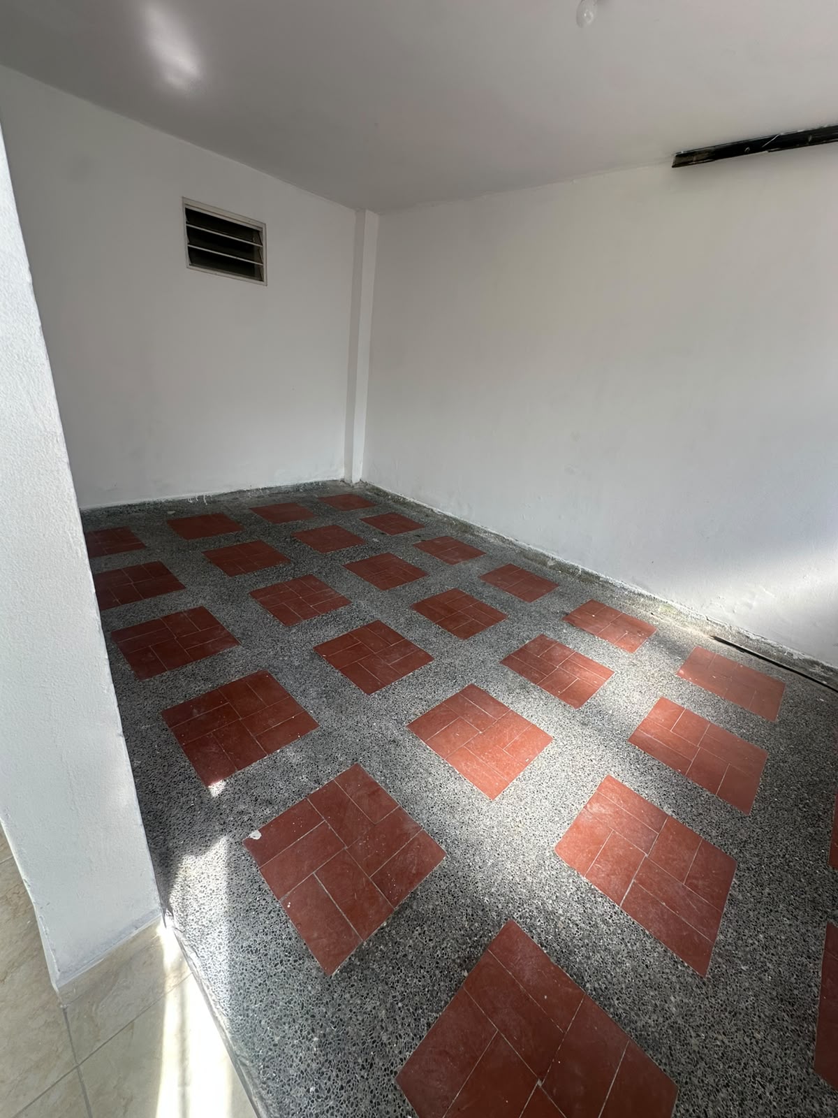 RENTO CASA COMERCIAL EN LA VILLA