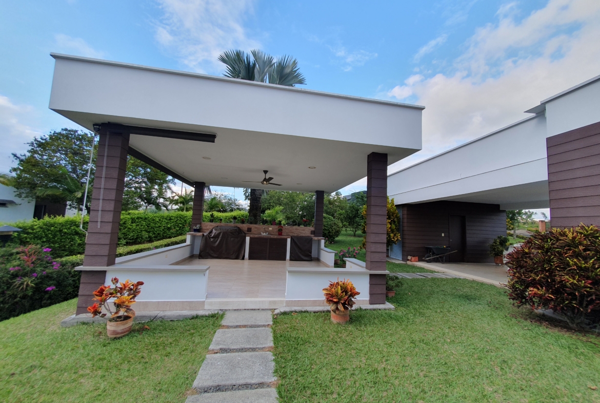 EN VENTA CASA CAMPESTRE EN CERRITOS PEREIRA
