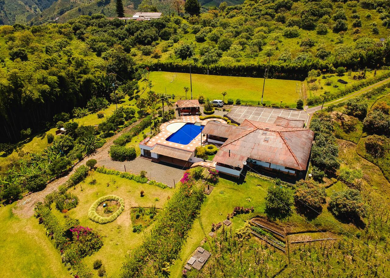 SE VENDE HERMOSA FINCA DE RECREO VIA A ARMENIA