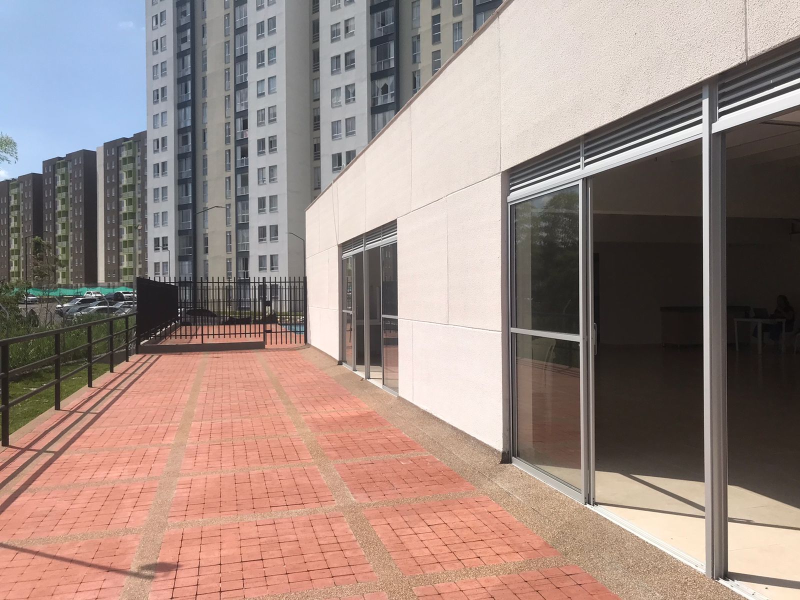 ARRIENDO APTO EN LA VIA CONDINA PALO VERDE PER