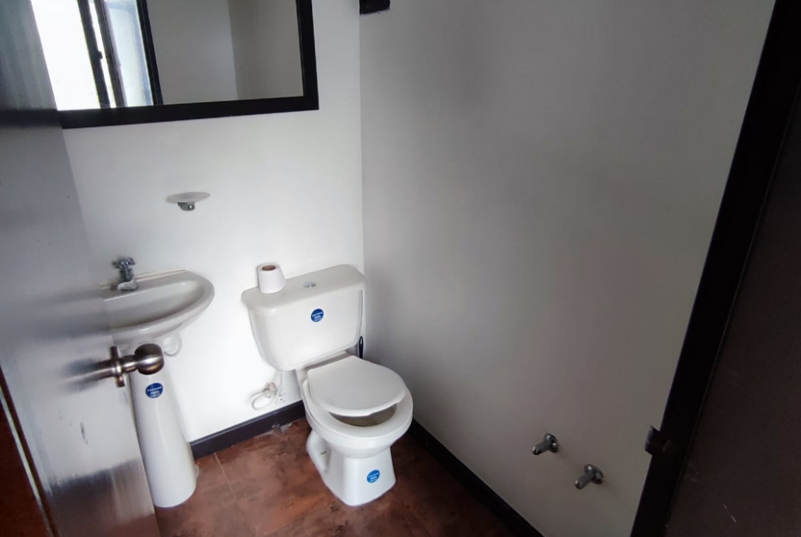 VENDO OF EN EL CORAZON DEL CENTRO DE MANIZALES 76 M2