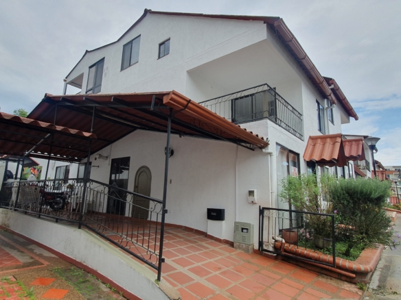 CASA EN VENTA AVENIDA SUR SECTOR HOME CENTER
