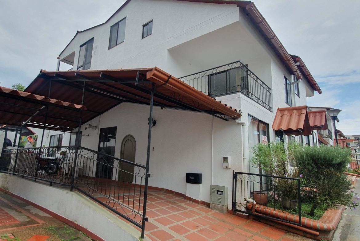CASA EN VENTA AVENIDA SUR SECTOR HOME CENTER