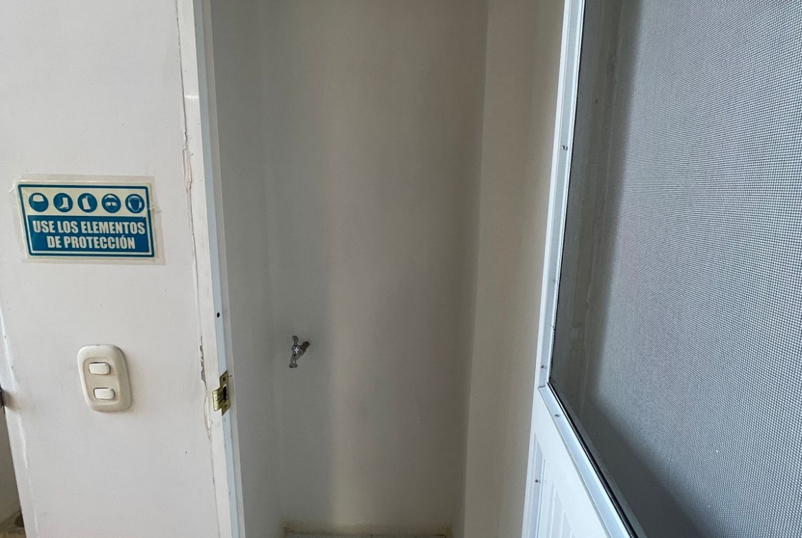 SE RENTA CASA PARA OFICINAS EN MARAYA