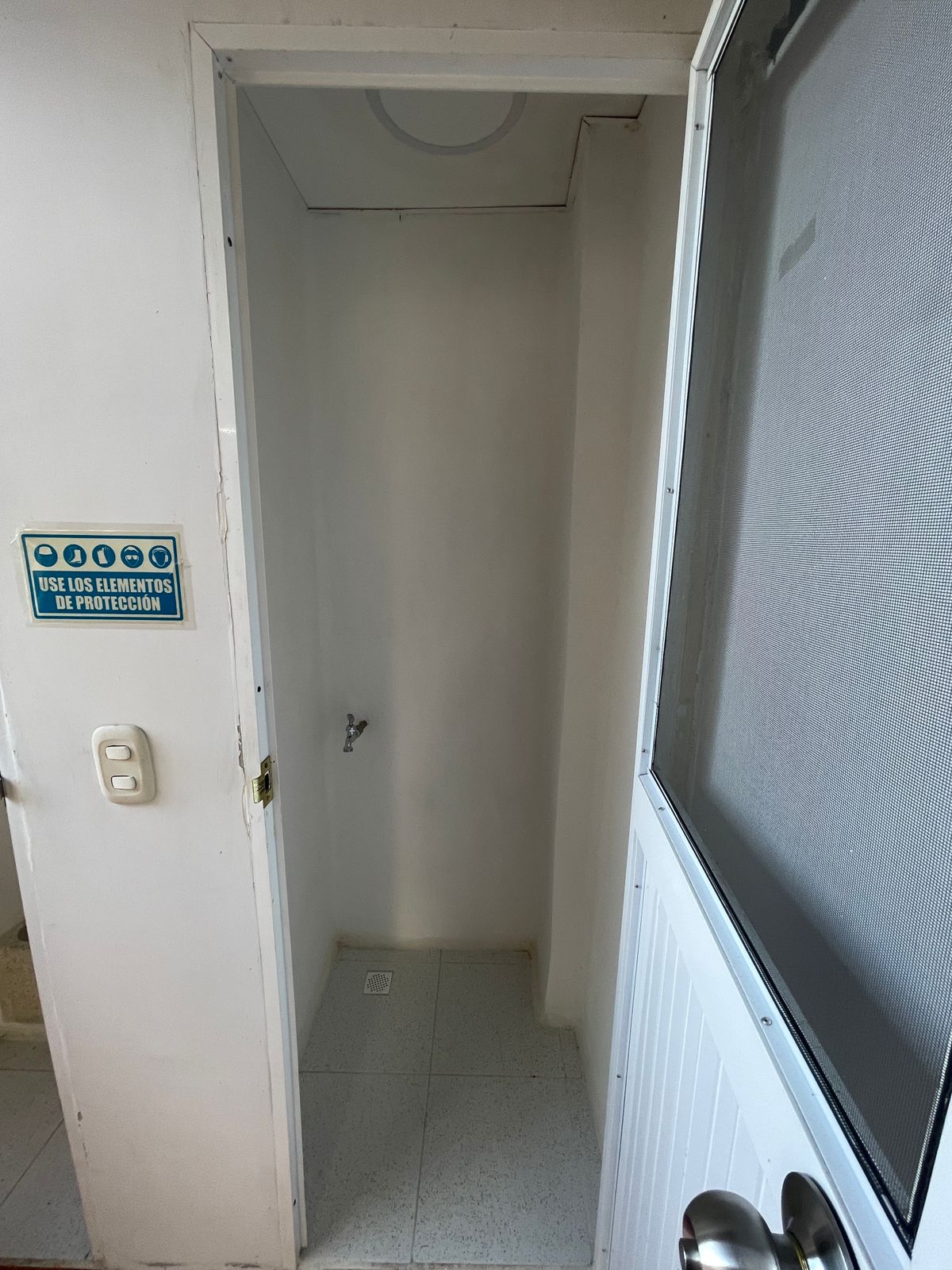 30507920250812024413 SE RENTA CASA PARA OFICINAS EN MARAYA