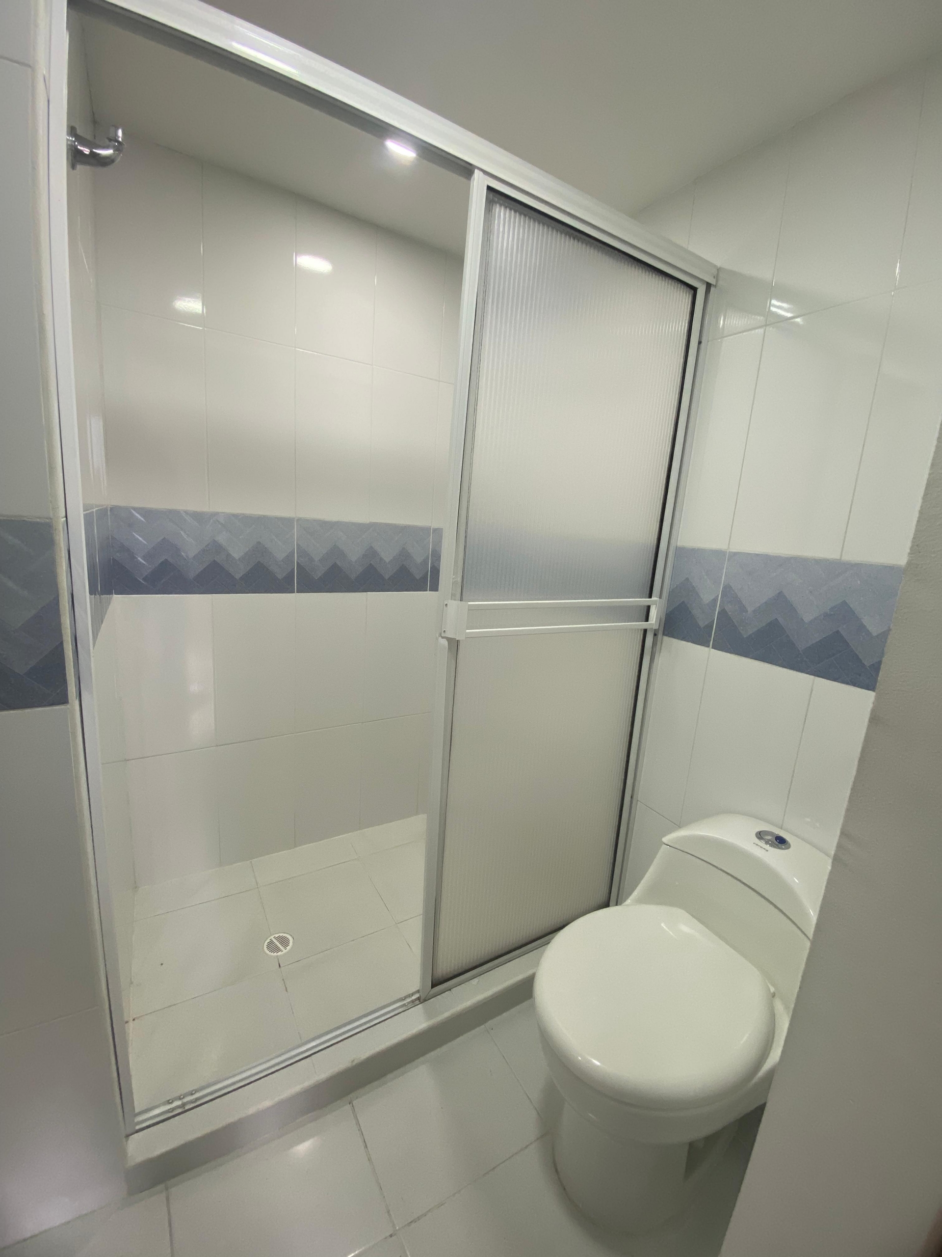 VENDO APARTAMENTO EN LA CIRCUNVALAR
