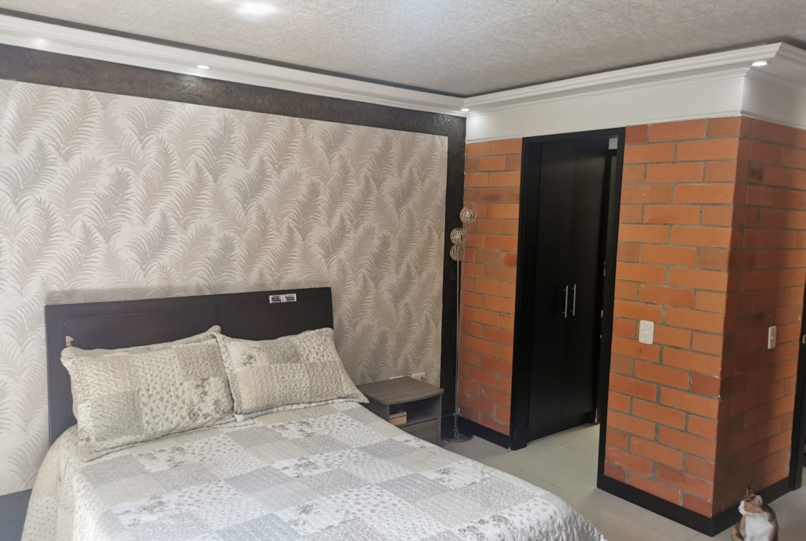 VENTA CASA DÚPLEX EN CONJUNTO CERRADO EN BELMONTE.