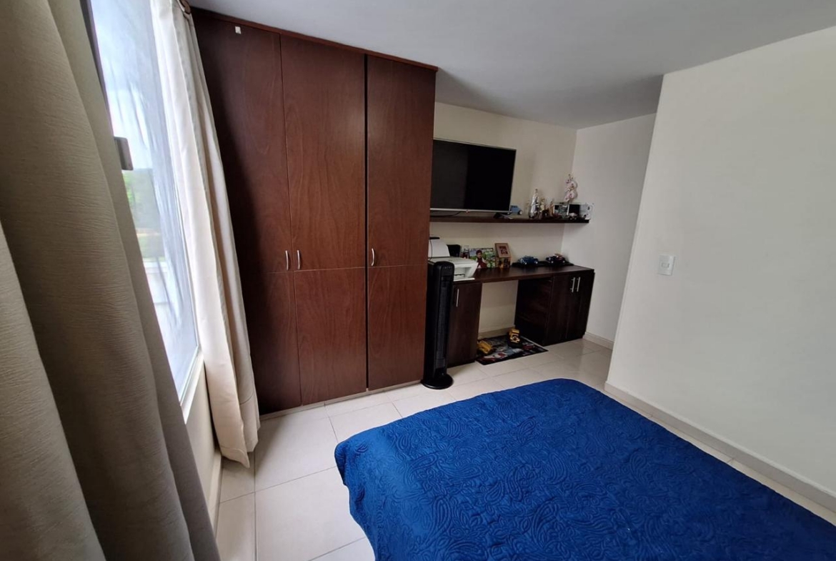 VENDO CASA EN AVENIDA SUR CONJUNTO CERRADO.