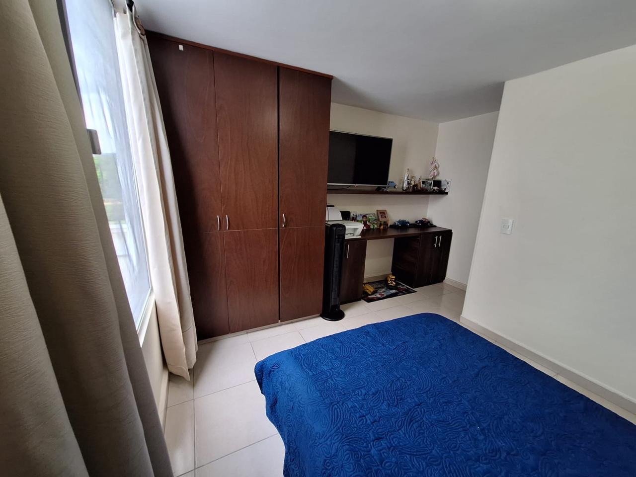 VENDO CASA EN AVENIDA SUR CONJUNTO CERRADO.