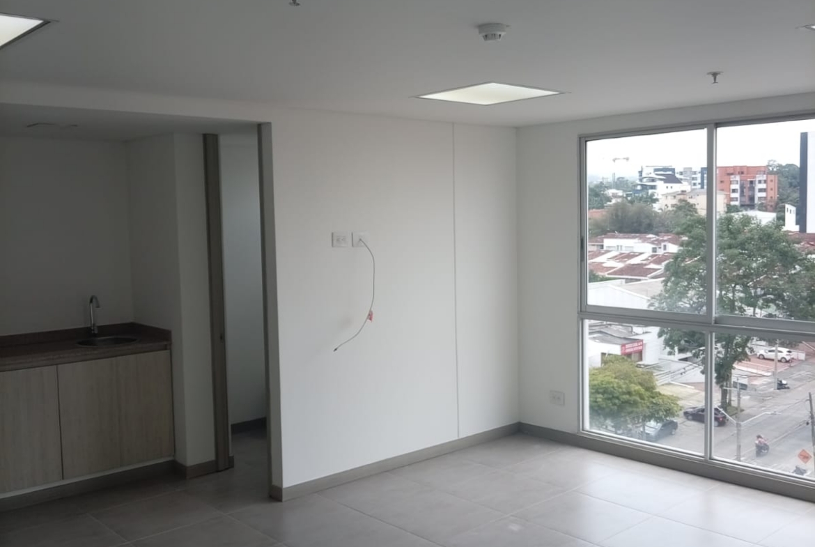 SE ARRIENDA OFICINA EN CENTRO DE NEGOCIOS EN ÁLAMOS PEREIRA