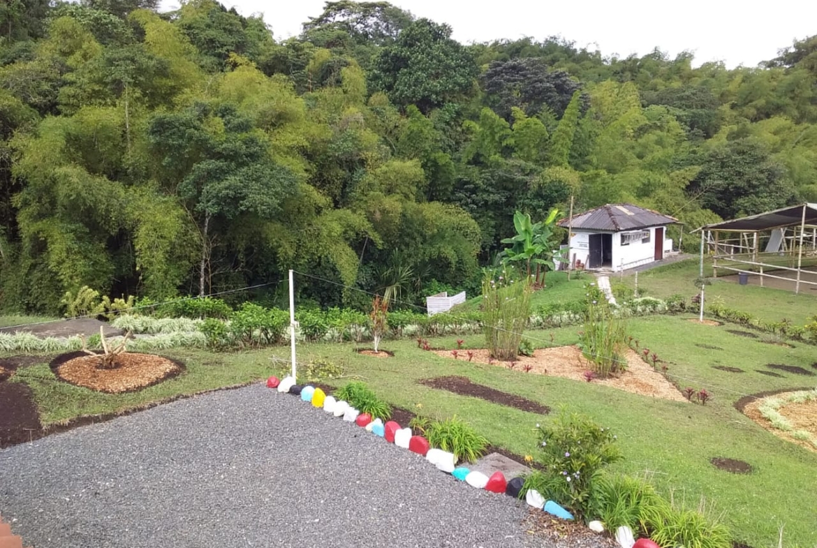 SE VENDE HERMOSA FINCA DE RECREO VIA A ARMENIA