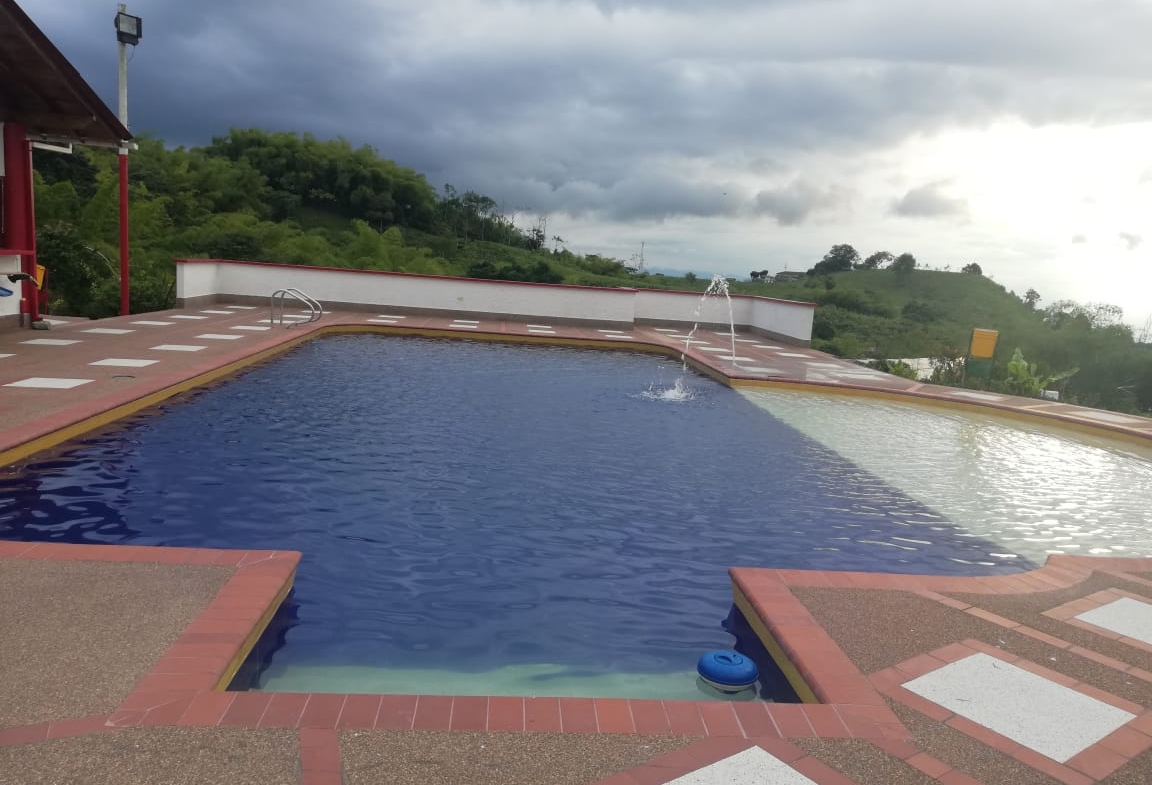 SE VENDE HERMOSA FINCA DE RECREO VIA A ARMENIA