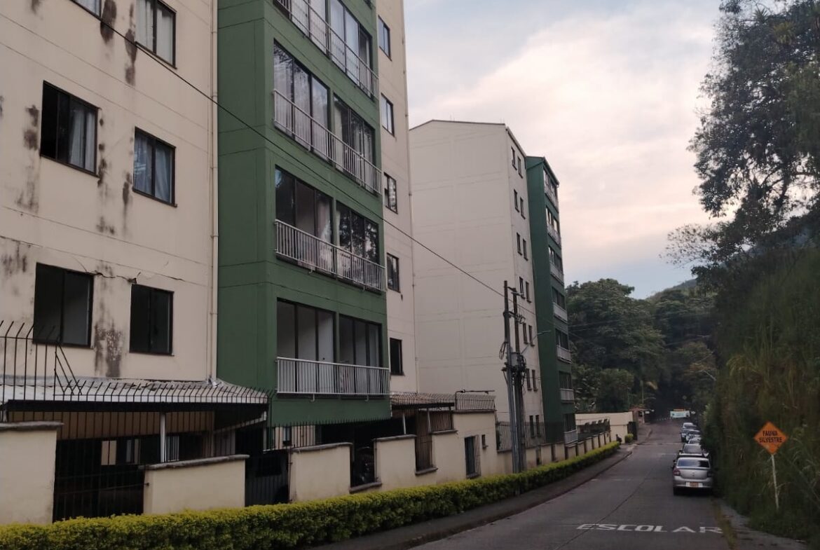 VENDO APARTAMENTO EN LA AURORA SECTOR CIRCUNVALAR PEREIRA