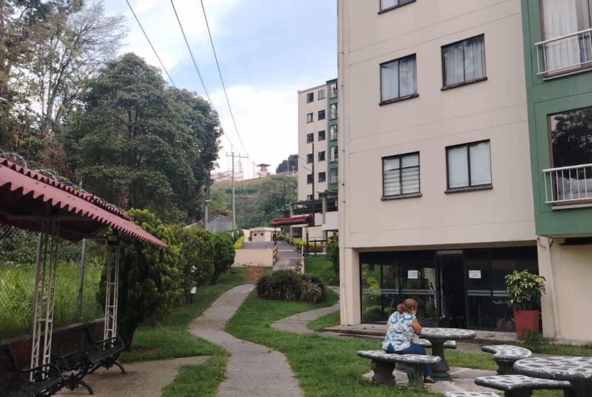 VENDO APARTAMENTO EN LA AURORA SECTOR CIRCUNVALAR PEREIRA