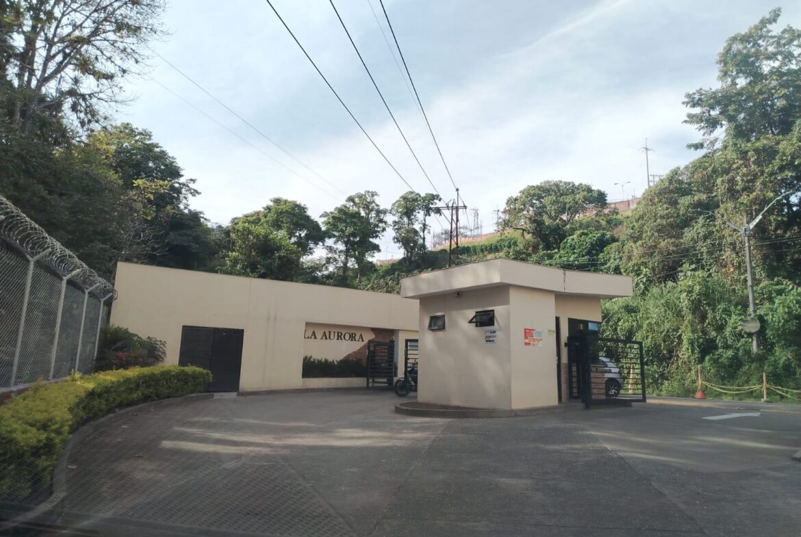 VENDO APARTAMENTO EN LA AURORA SECTOR CIRCUNVALAR PEREIRA